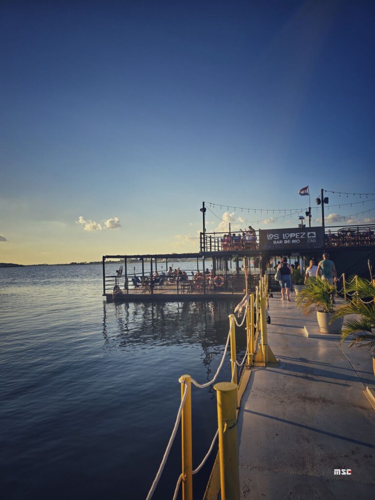 Sunset-Vibes in der Los López Bar de Río