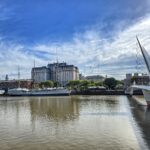 Zwischen Glaspalästen und Hafengeschichte